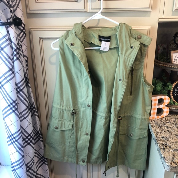 Zenana Outfitters Jackets & Blazers - NWT Zenana Outfitters medium ladies vest